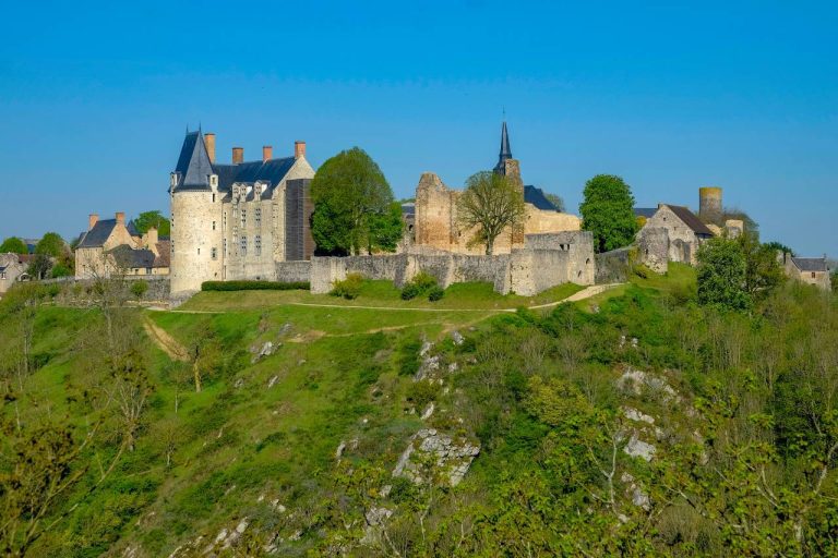 Ce village médiéval classé parmi les plus beaux de France cache une histoire surprenante que vous devez connaître ! Ce village médiéval classé parmi les plus beaux de France cache une histoire surprenante que vous devez connaître !
