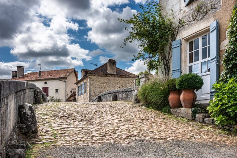 On l’appelle le plus beau village du Périgord Vert… et vous allez comprendre pourquoi