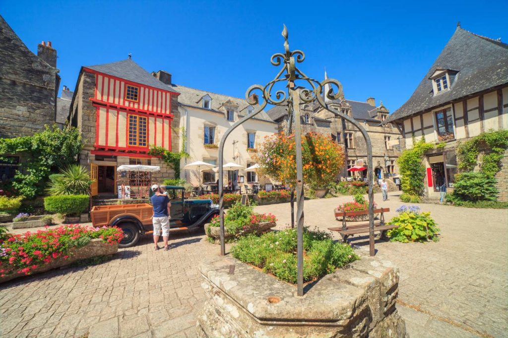 Rochefort-en-Terre : l’éclat automnal d’un village breton d’exception Rochefort-en-Terre : l'éclat automnal d'un village breton d'exception