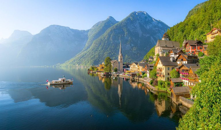 Hallstatt : Le joyau lacustre des Alpes autrichiennes qui fait rêver le monde entier