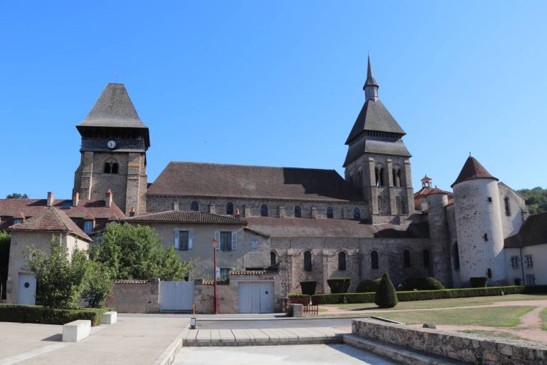 Chambon-sur-Voueize : Le joyau secret de la Creuse qui mérite votre détour