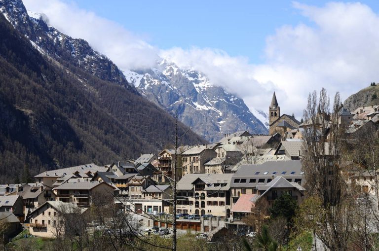La Grave : Village de haute montagne entre authenticité et frissons alpins