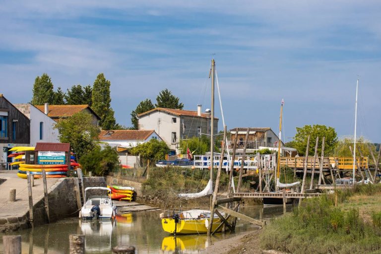 Mornac-sur-Seudre : Un joyau préservé entre marais salants et authenticité charentaise