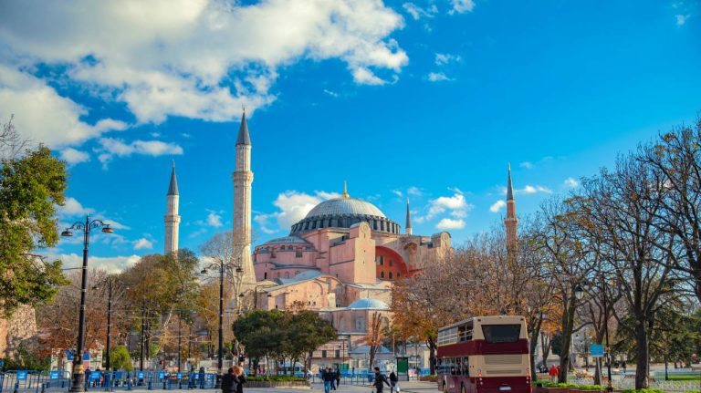 Sultanahmet : le cœur d'Istanbul où deux mondes se côtoient depuis des siècles