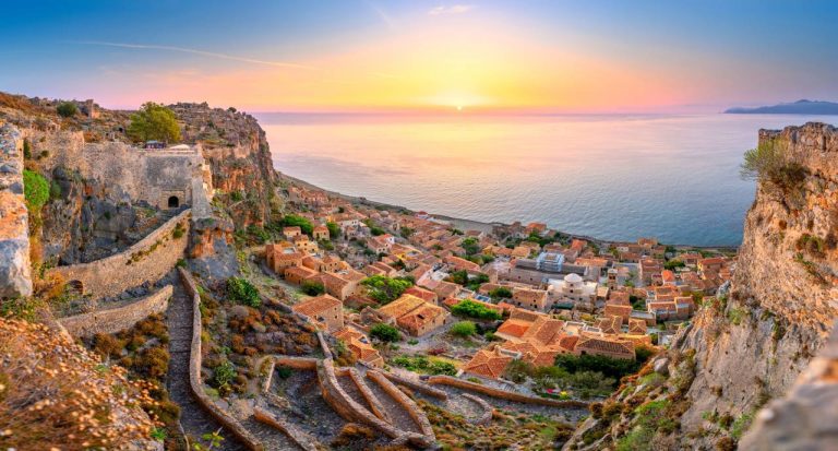 Monemvasia : découvrez la cité byzantine perchée sur son rocher au cœur du Péloponnèse