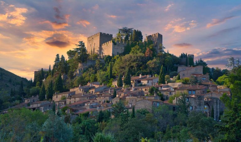 Castelnou, le joyau médiéval des Pyrénées-Orientales qui vous transportera dans le temps