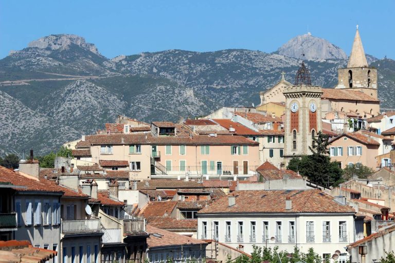 Aubagne dévoile son charme : un véritable village de santons provençaux qui émerveille tous ceux qui s’y promènent