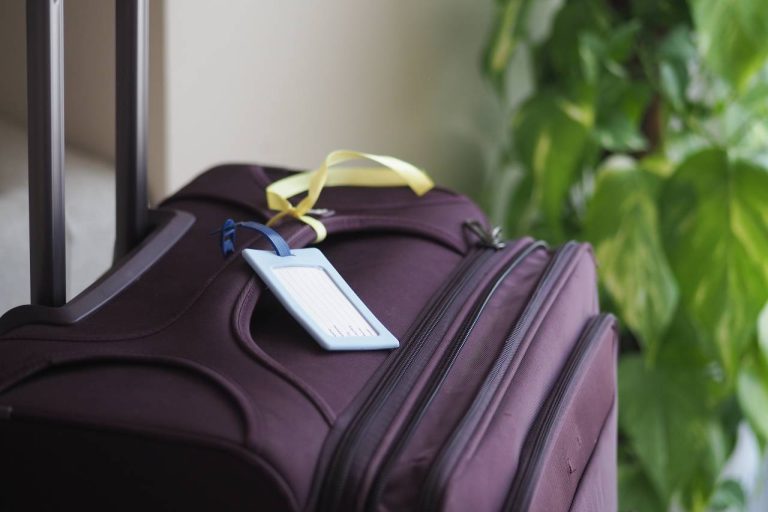 7 erreurs fatales avec les étiquettes de bagages qui peuvent ruiner vos vacances