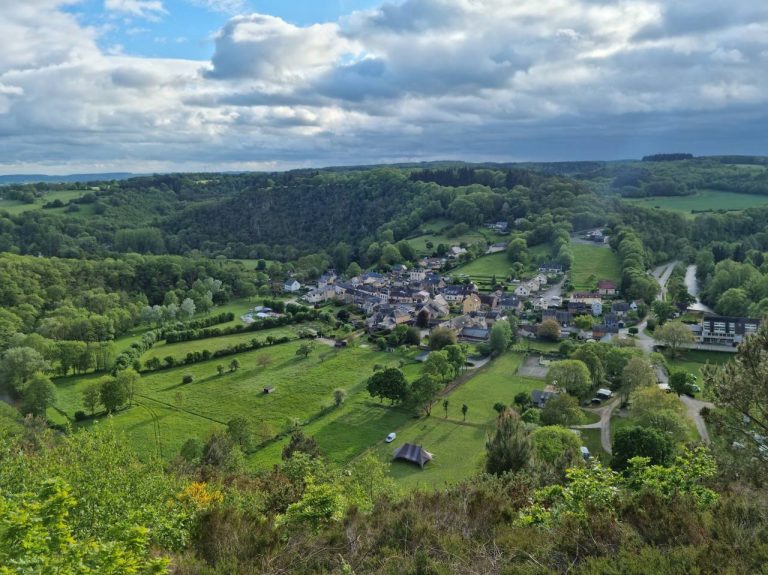 Saint-Léonard-des-Bois : un joyau naturel entre falaises calcaires et vallée de la Sarthe
