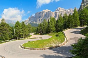 Col de Pordoi : paysages spectaculaires et point de vue privilégié au sommet des Dolomites