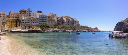 Xlendi à Gozo : le village portuaire maltais coincé entre falaises et eaux turquoise