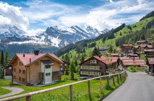 Envie de déconnexion totale ? Ce village alpin préservé est une pépite méconnue