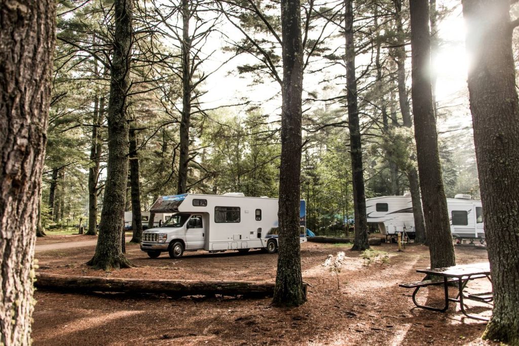 En van au Québec : les routes thématiques pour découvrir des paysages que peu de voyageurs connaissent En van au Québec : les routes thématiques pour découvrir des paysages que peu de voyageurs connaissent