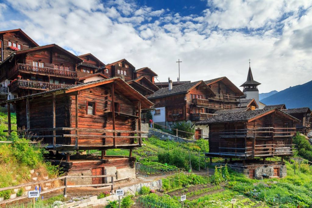 Grimentz : le village alpin de la vallée d'Anniviers qui vous fera tomber amoureux des Alpes valaisannes