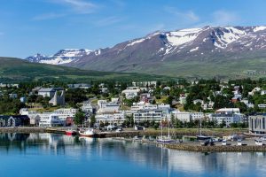 Akureyri, la Capitale du Nord de l'Islande nichée au fond du fjord Eyjafjörður