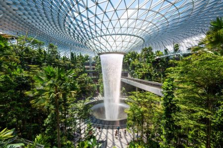 Les plus beaux aéroports et gares du monde : ces chefs-d’œuvre d’architecture valent le détour à eux seuls Les plus beaux aéroports et gares du monde : ces chefs-d'œuvre d'architecture valent le détour à eux seuls