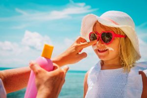 Plage et soleil : les astuces vraiment efficaces pour ne pas finir cramé ou déshydraté