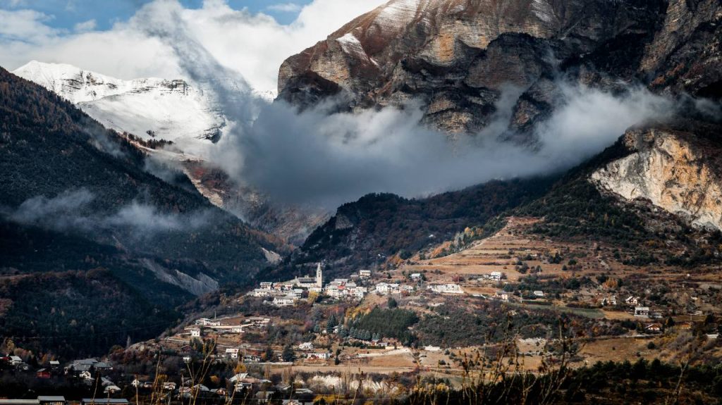 Saint-Marcellin, village semi-troglodyte de Mostuéjouls : un trésor caché au-dessus des gorges du Tarn Saint-Marcellin, village semi-troglodyte de Mostuéjouls : un trésor caché au-dessus des gorges du Tarn