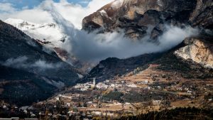 Saint-Marcellin, village semi-troglodyte de Mostuéjouls : un trésor caché au-dessus des gorges du Tarn Saint-Marcellin, village semi-troglodyte de Mostuéjouls : un trésor caché au-dessus des gorges du Tarn