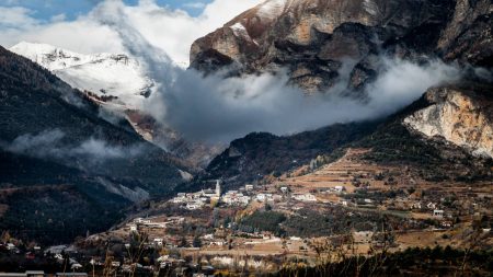 Saint-Marcellin, village semi-troglodyte de Mostuéjouls : un trésor caché au-dessus des gorges du Tarn Saint-Marcellin, village semi-troglodyte de Mostuéjouls : un trésor caché au-dessus des gorges du Tarn