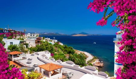 Entre marinas élégantes, criques secrètes et maisons blanches, Bodrum a tout pour faire rêver