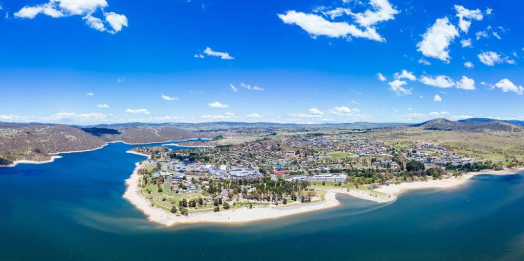 Les 7 plus belles villes lacustres d’Australie : un voyage entre eau douce et grands espaces Les 7 plus belles villes lacustres d'Australie : un voyage entre eau douce et grands espaces